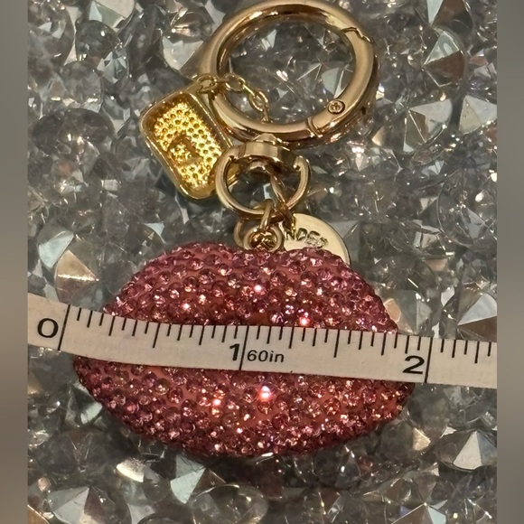 Pink Crystal Rhinestone Lip Keychain - Picture 9 of 9